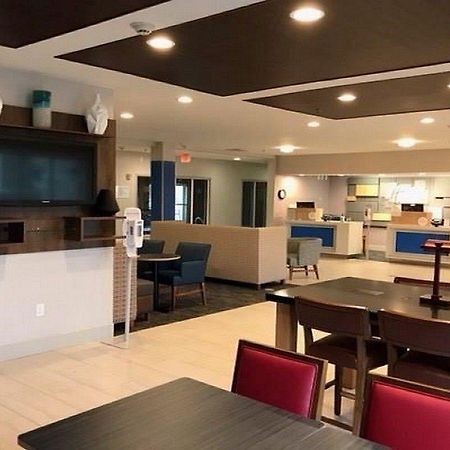 Holiday Inn Express Toledo West Napoleon Экстерьер фото