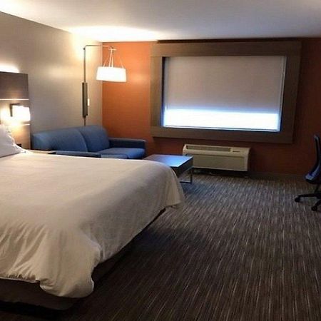 Holiday Inn Express Toledo West Napoleon Экстерьер фото
